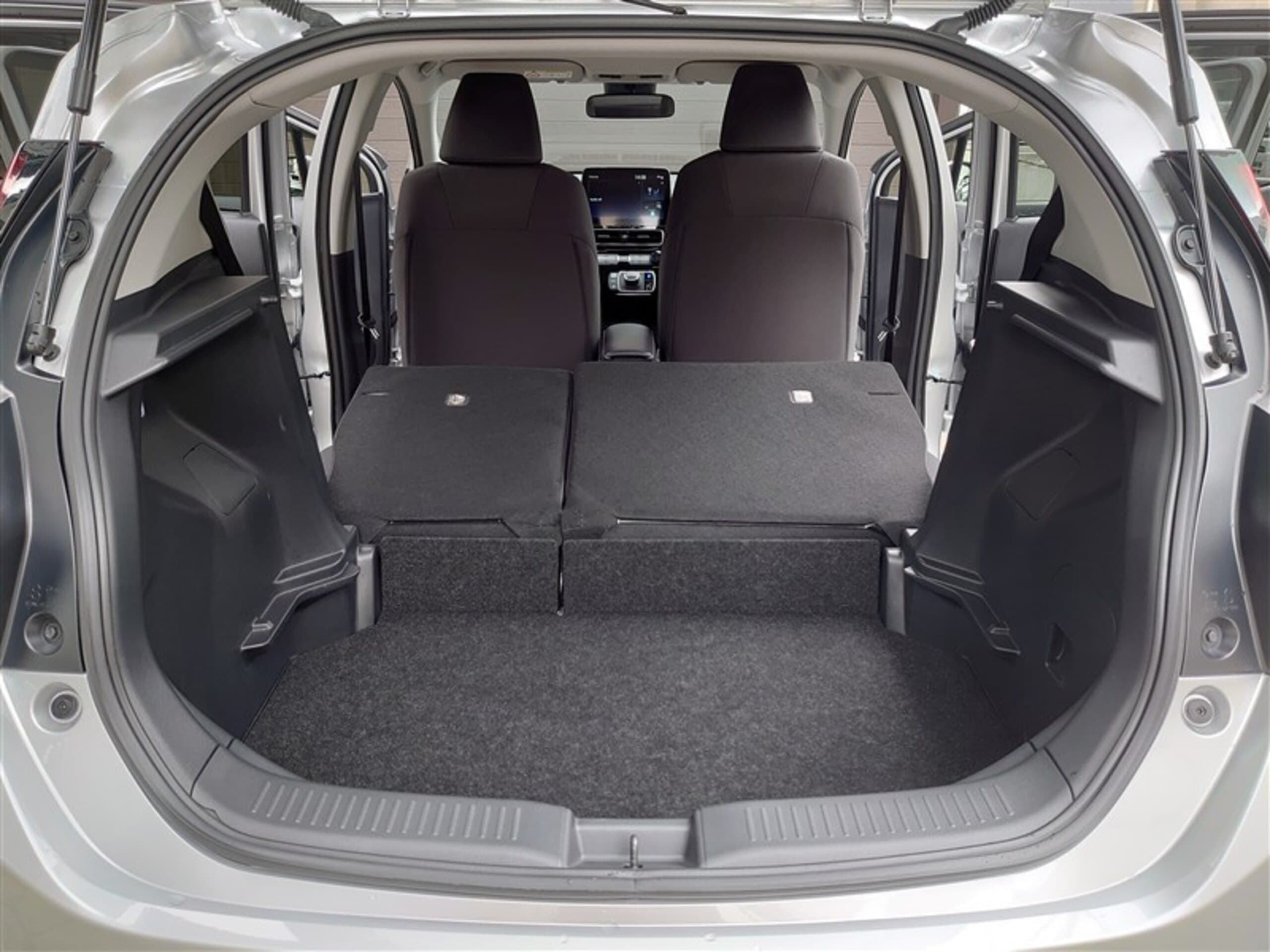 アクア トランク