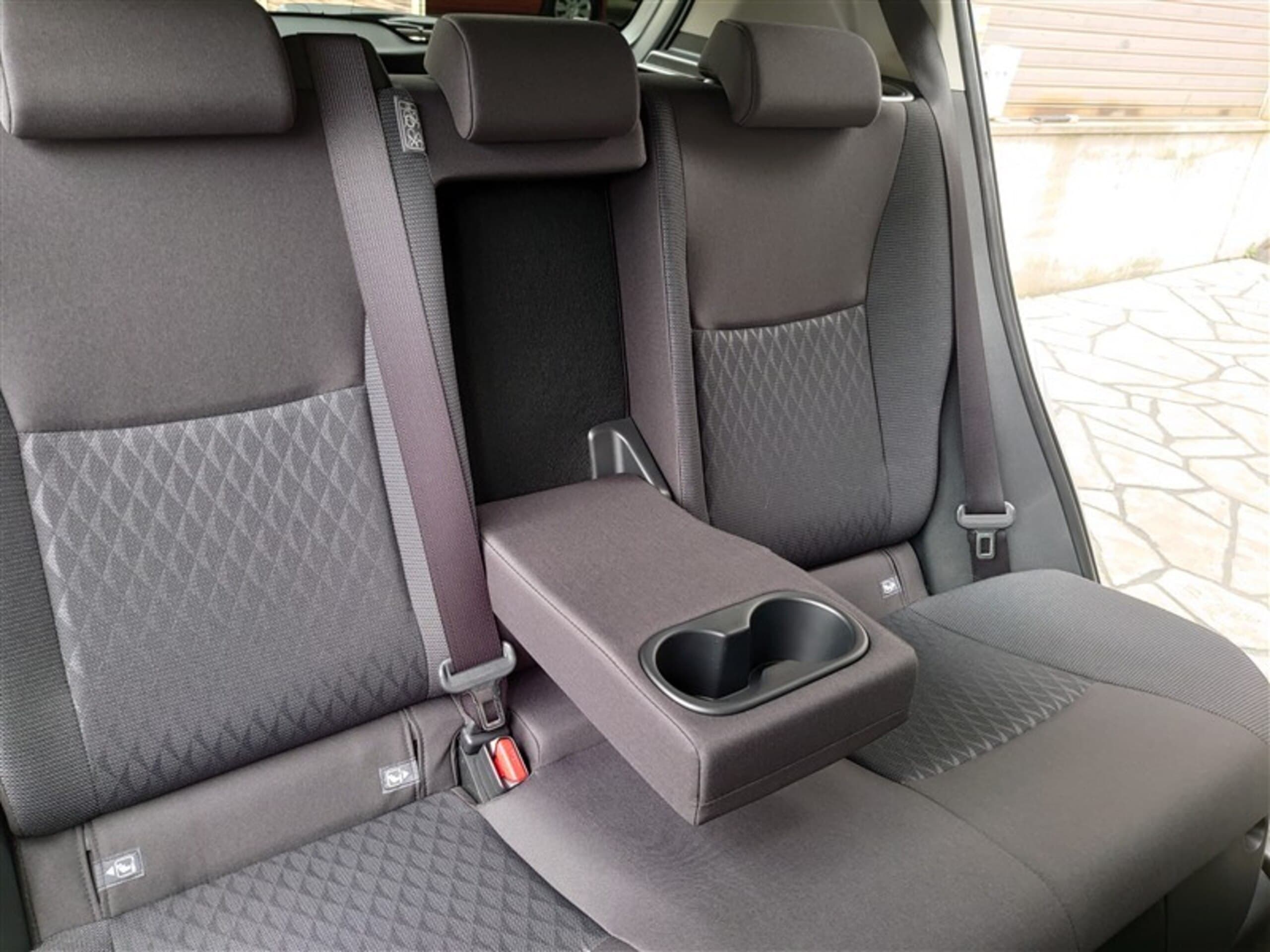 アクア 後席シート