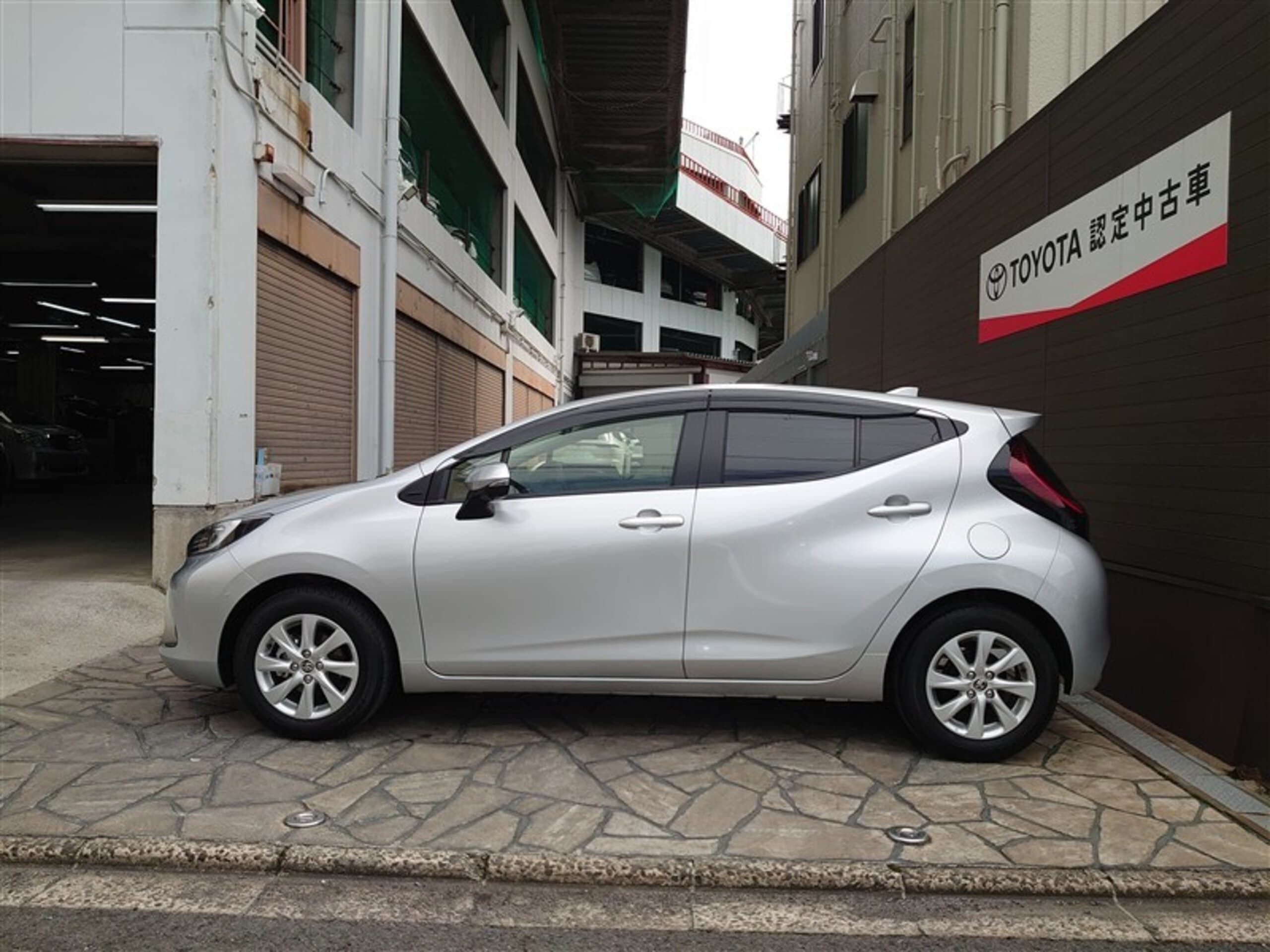 アクア 左ボディ