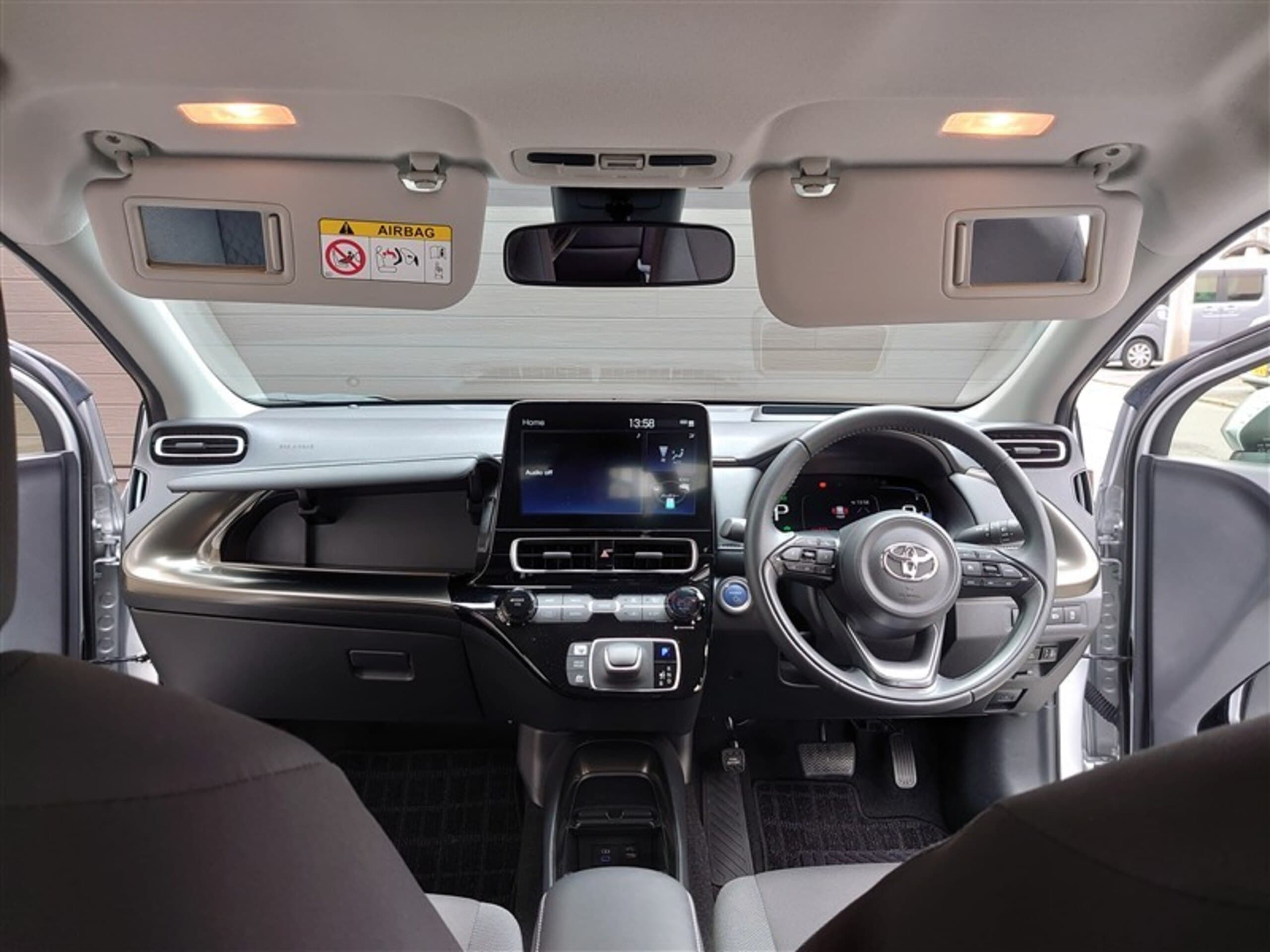 アクア 室内前列